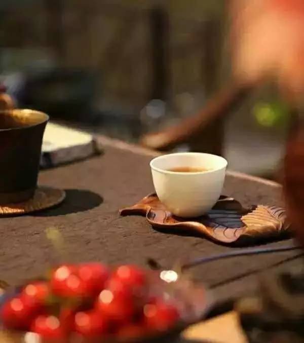 漫步昆明街头，感受茶馆里的宁静与养生